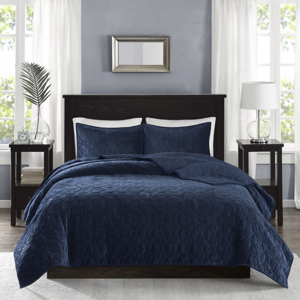 Modern & Contemporary Queen Fitted Bedspreads AllModern